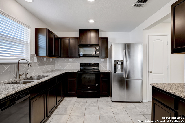 Listing photo id 8 for 11331 October Chase