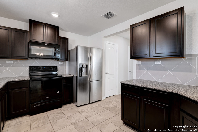 Listing photo id 9 for 11331 October Chase