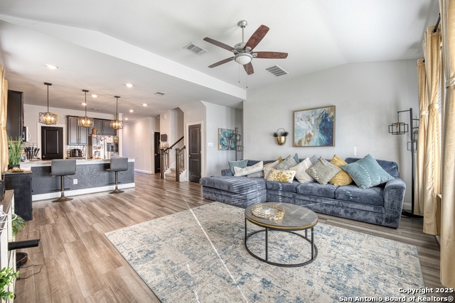 Listing photo id 11 for 2518 Castello