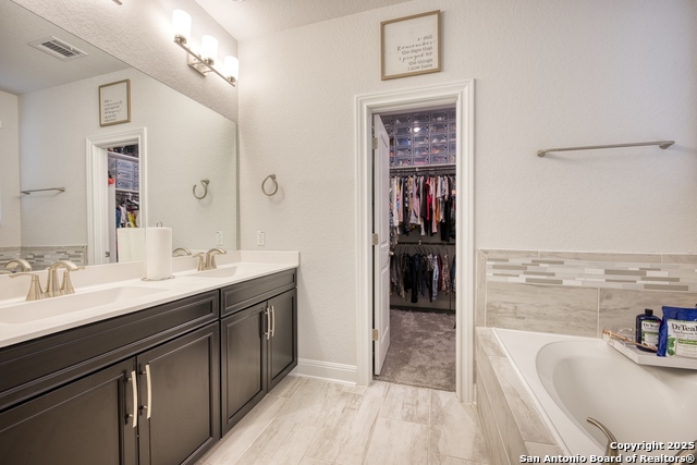 Listing photo id 16 for 2518 Castello