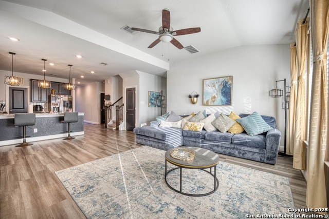 Listing photo id 7 for 2518 Castello