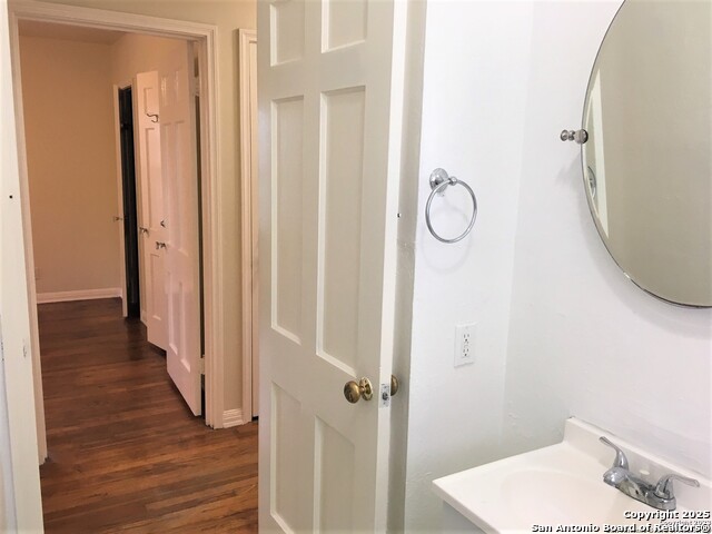 Image 11 of 14 For 229 Ridgewood Ct W 1