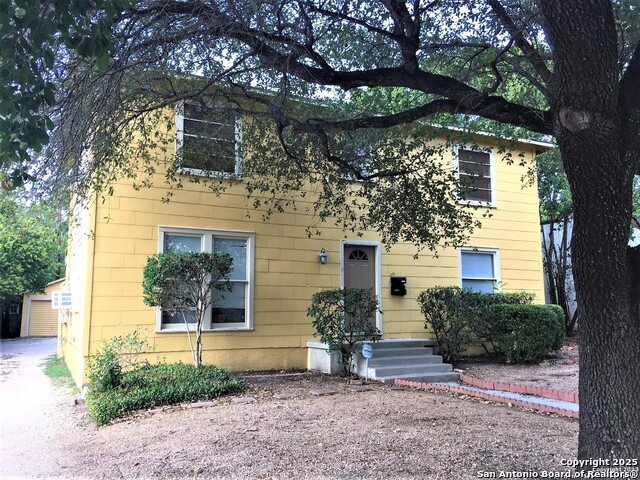 Image 2 of 14 For 229 Ridgewood Ct W 1