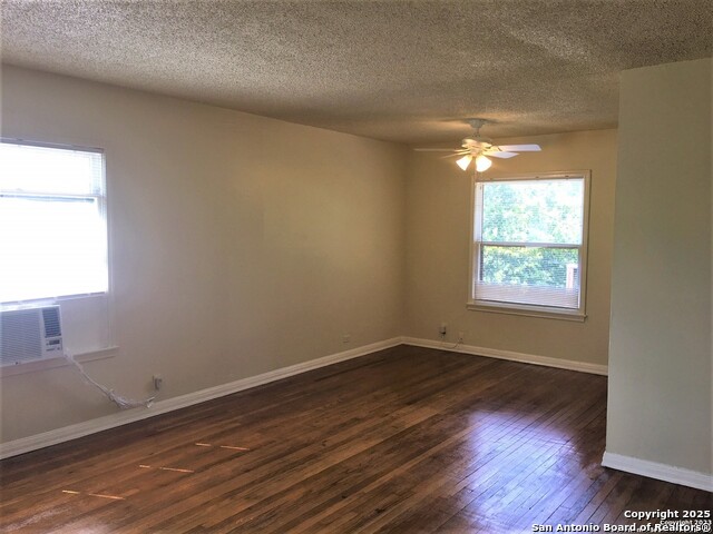 Image 3 of 14 For 229 Ridgewood Ct W 1