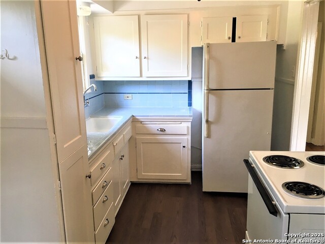 Image 6 of 14 For 229 Ridgewood Ct W 1