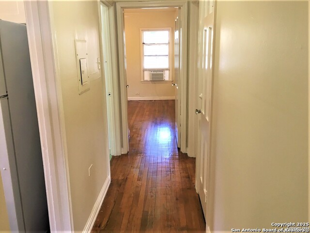 Image 8 of 14 For 229 Ridgewood Ct W 1