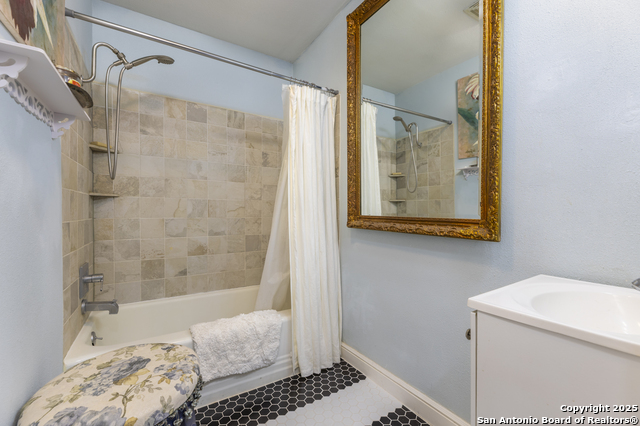 Image 17 of 27 For 126 Benita St