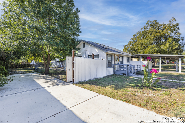 Image 5 of 27 For 126 Benita St