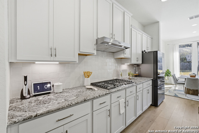 Listing photo id 18 for 8928 Whimsey