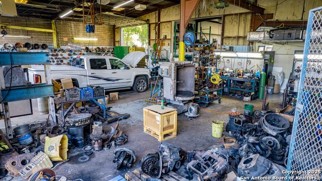 Listing photo id 8 for 2510 Loop 410 Acc Rd Se