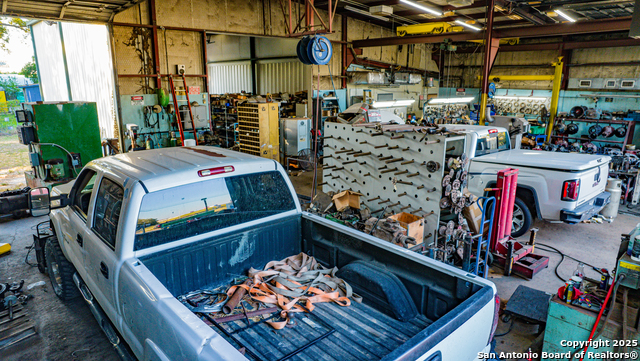 Listing photo id 10 for 2510 Loop 410 Acc Rd Se