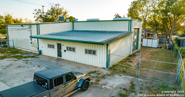 Listing photo id 1 for 2510 Loop 410 Acc Rd Se