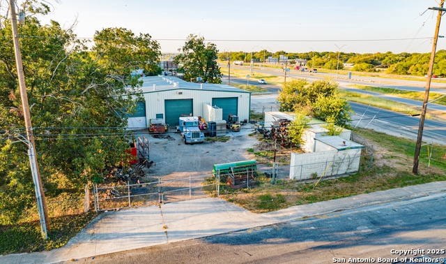 Listing photo id 6 for 2510 Loop 410 Acc Rd Se