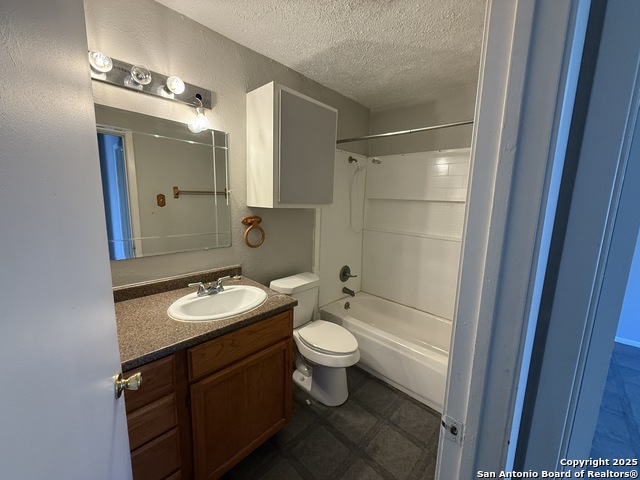 Image 4 of 6 For 11226 Belair Dr  1