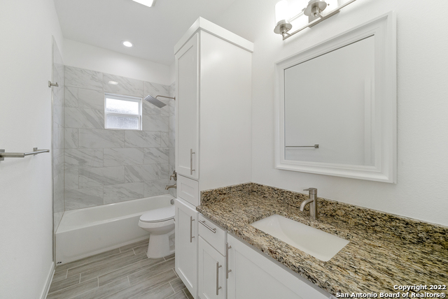 Image 28 of 37 For 8914 La Herradura Dr