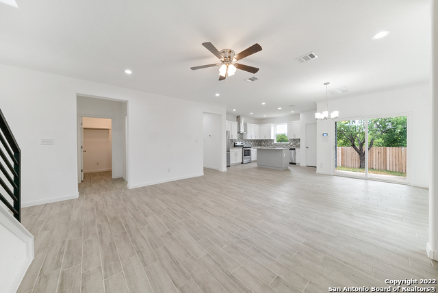 Image 7 of 37 For 8914 La Herradura Dr