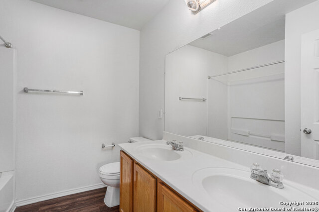 Image 21 of 27 For 24003 Wimberly Oaks