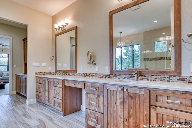 Image 20 of 47 For 1357 Capitare