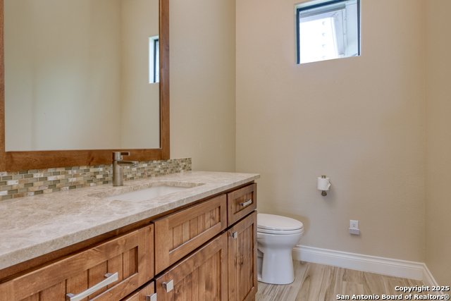 Image 24 of 47 For 1357 Capitare