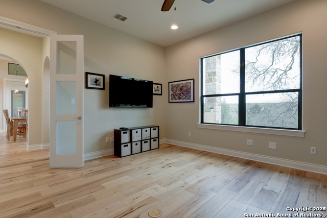 Image 28 of 47 For 1357 Capitare