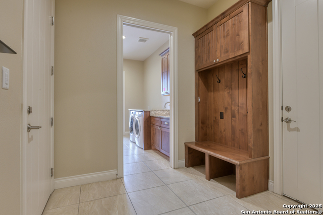 Image 30 of 47 For 1357 Capitare