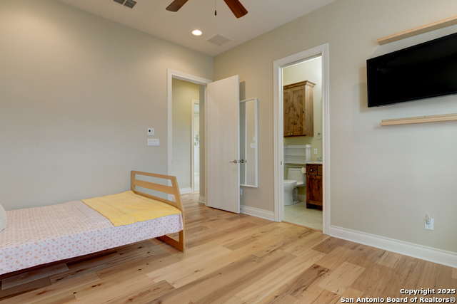 Image 37 of 47 For 1357 Capitare