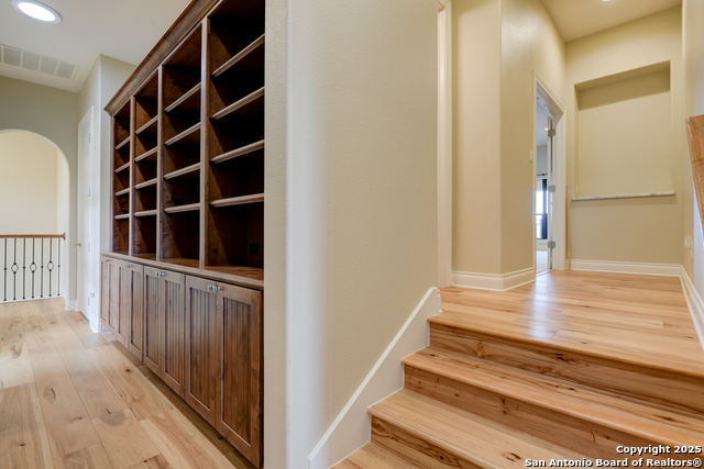 Image 39 of 47 For 1357 Capitare