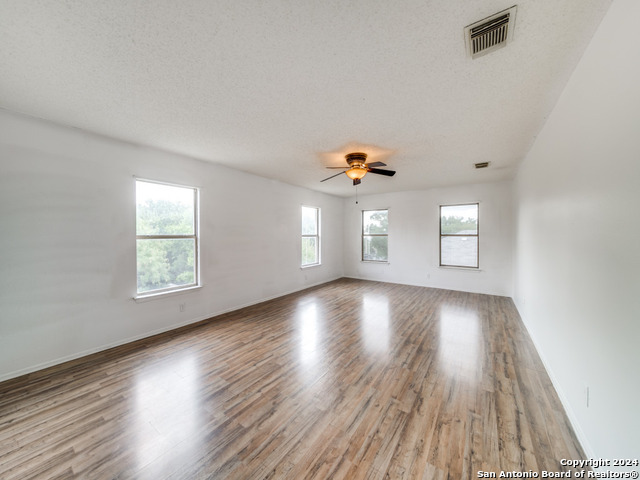 Listing photo id 10 for 8239 Brisbane