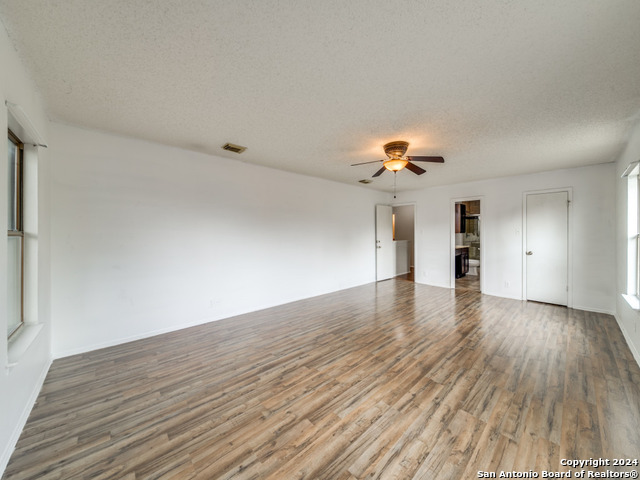 Listing photo id 11 for 8239 Brisbane