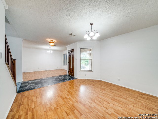 Listing photo id 3 for 8239 Brisbane