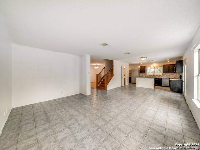 Listing photo id 6 for 8239 Brisbane