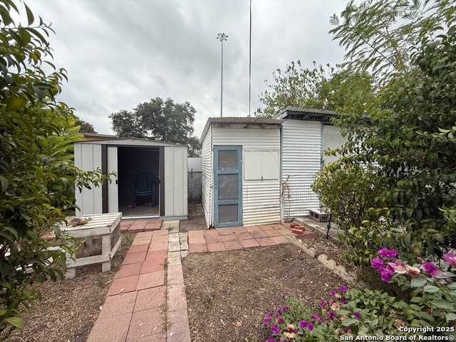 Image 11 of 14 For 226 Carle  