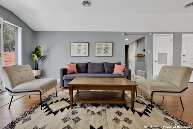 Image 19 of 30 For 103 Shalimar Dr