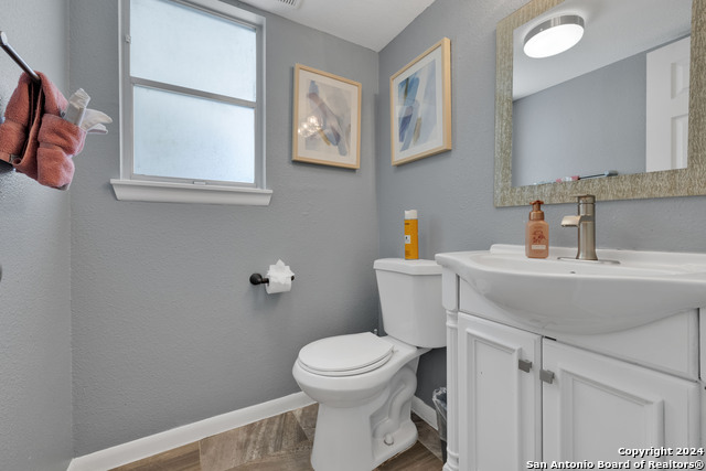 Image 22 of 30 For 103 Shalimar Dr