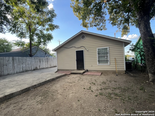 Image 15 of 17 For 2220 Laredo St S