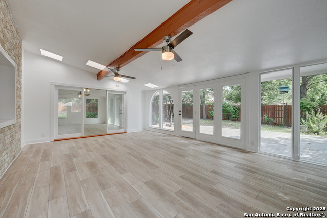 Listing photo id 8 for 8903 Ridge Sky St