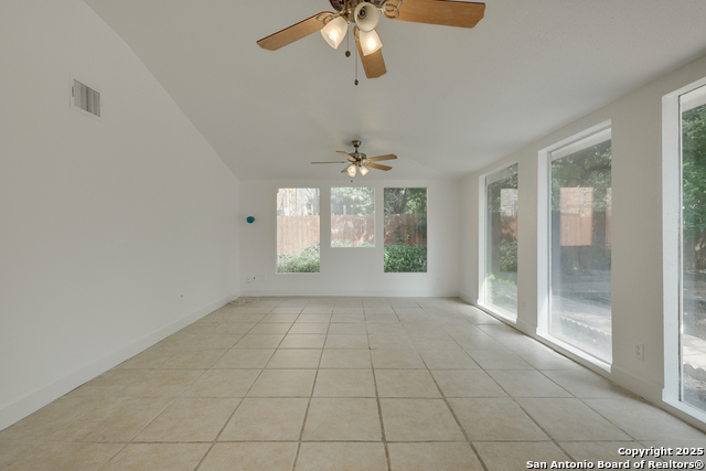 Listing photo id 9 for 8903 Ridge Sky St