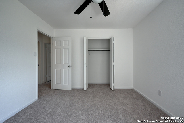 Listing photo id 13 for 8903 Ridge Sky St