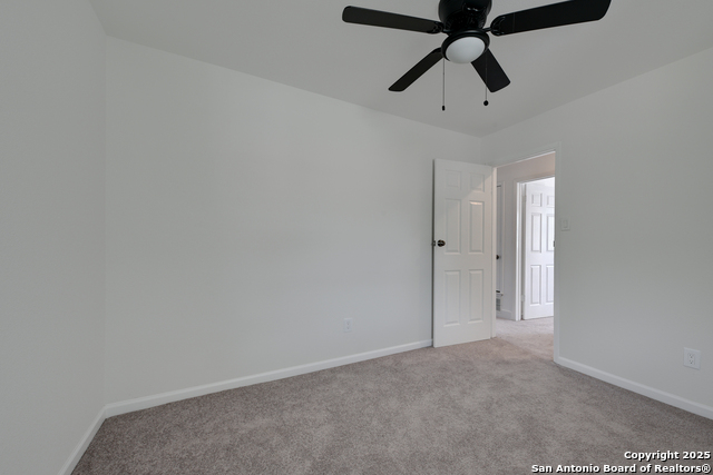 Listing photo id 14 for 8903 Ridge Sky St