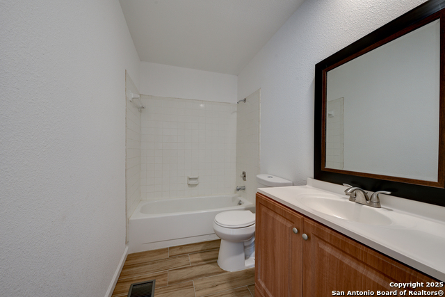 Listing photo id 15 for 8903 Ridge Sky St