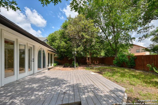 Listing photo id 16 for 8903 Ridge Sky St