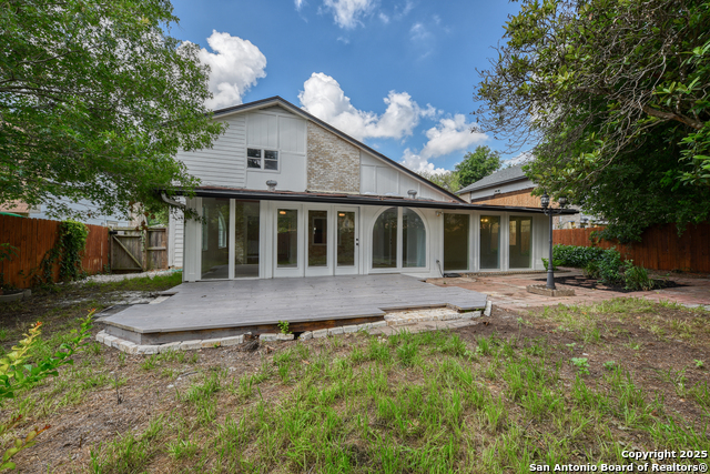 Listing photo id 17 for 8903 Ridge Sky St