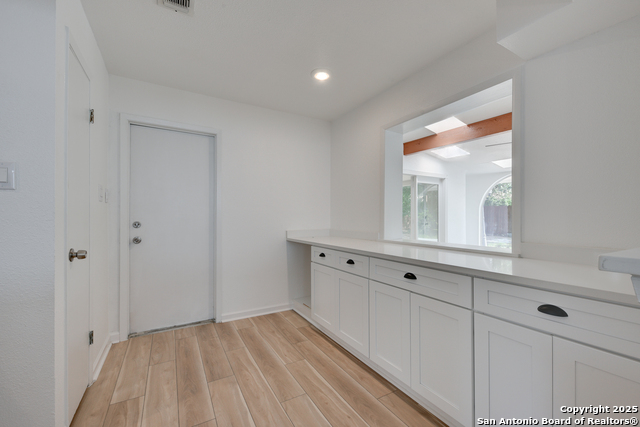 Listing photo id 5 for 8903 Ridge Sky St