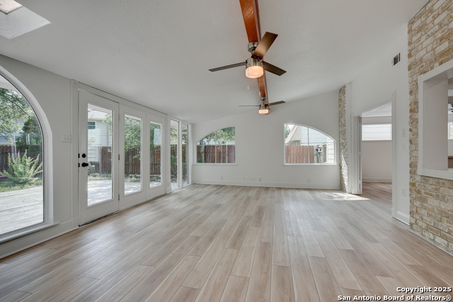 Listing photo id 7 for 8903 Ridge Sky St