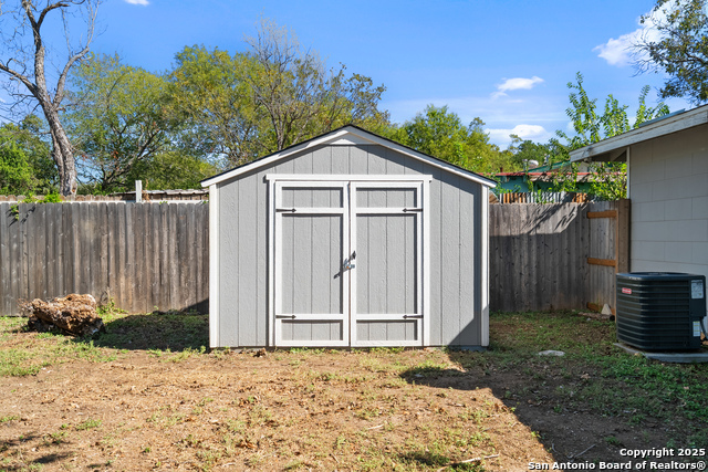 Image 17 of 21 For 359 Tomrob