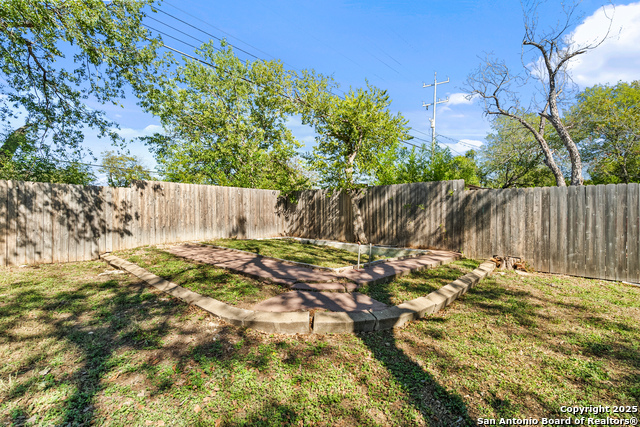 Image 20 of 21 For 359 Tomrob