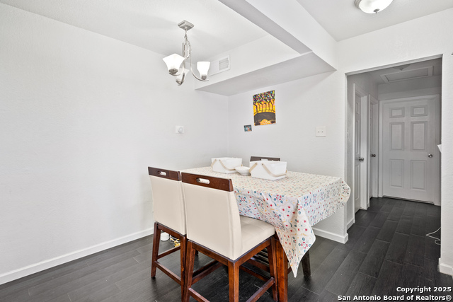 Image 4 of 21 For 359 Tomrob