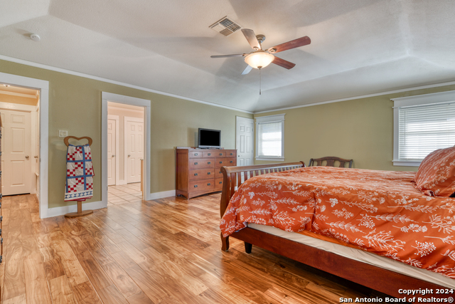 Image 21 of 35 For 1333 Continental Dr S