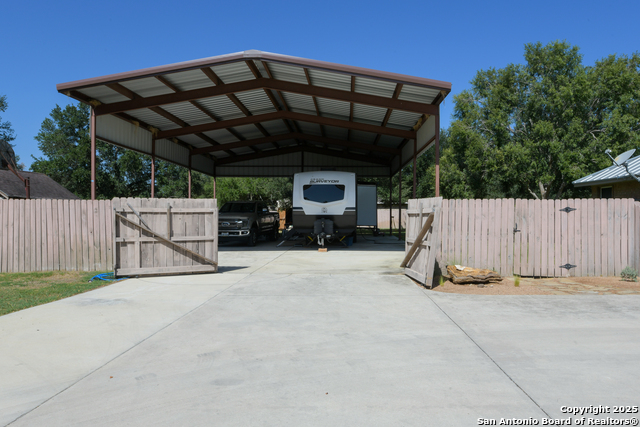 Image 32 of 35 For 1333 Continental Dr S