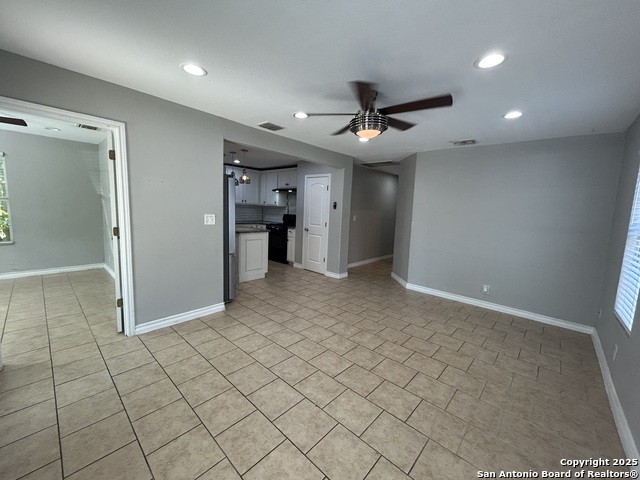 Image 3 of 15 For 105 El Fledo